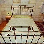 Anatolia Raymonde Cave House